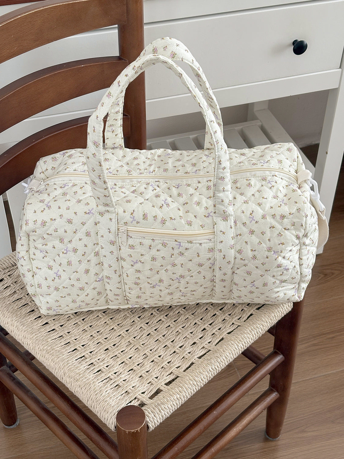 Travel Bag with Small Floral Quilted Design, Korean Style INS Large Capacity Lightweight Carry-On, Handheld and Crossbody Boston Bag